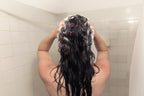 Lavando el pelo con el Shampoo Milky Repair